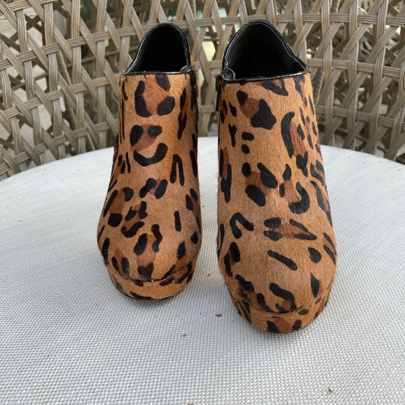 Steve Madden Leopard print booties sz 7.5 - Picture 2 of 4